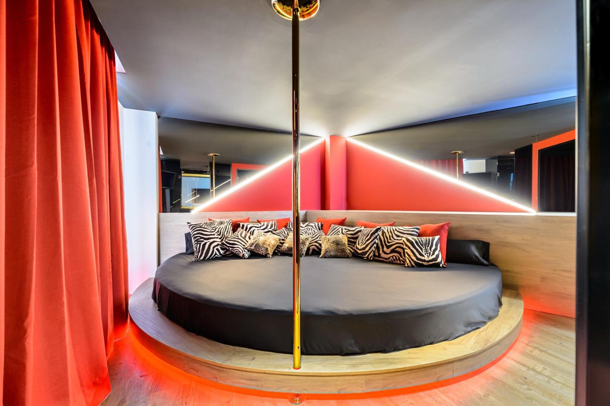 Hotel Vibra District - Adults Only Сан-Антонио-Абад Экстерьер фото