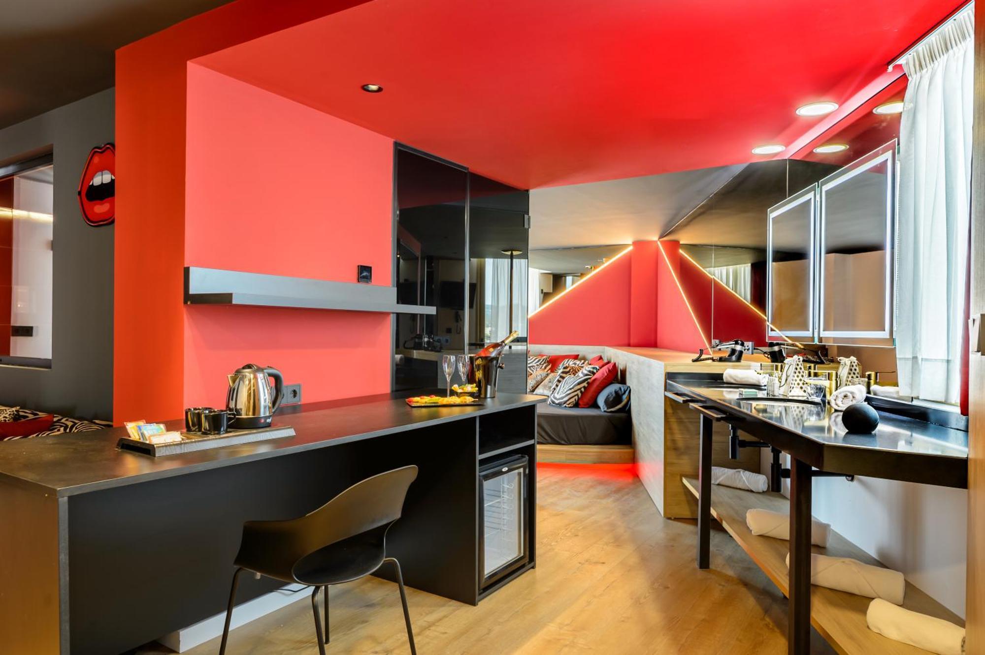 Hotel Vibra District - Adults Only Сан-Антонио-Абад Экстерьер фото