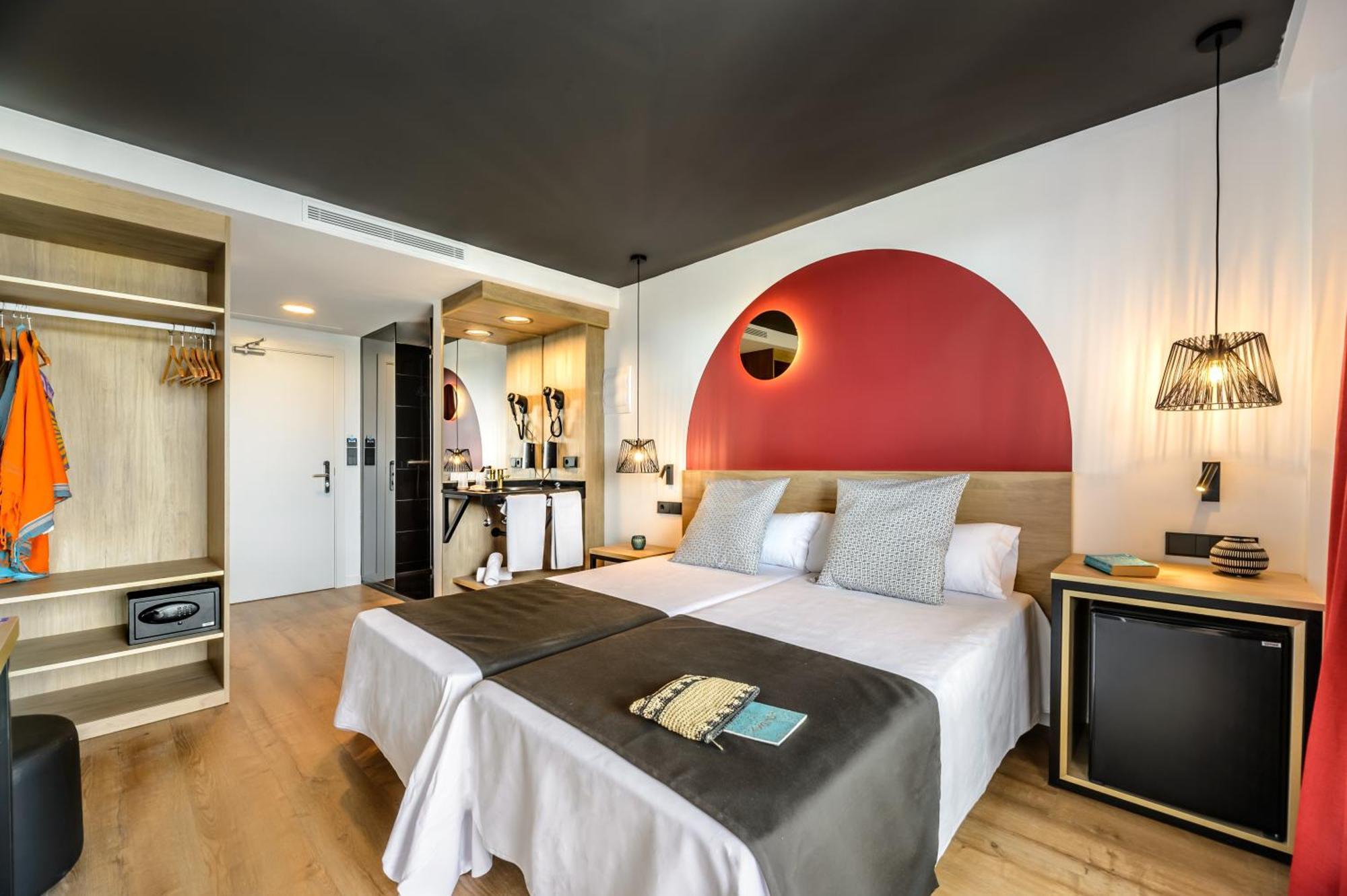 Hotel Vibra District - Adults Only Сан-Антонио-Абад Экстерьер фото