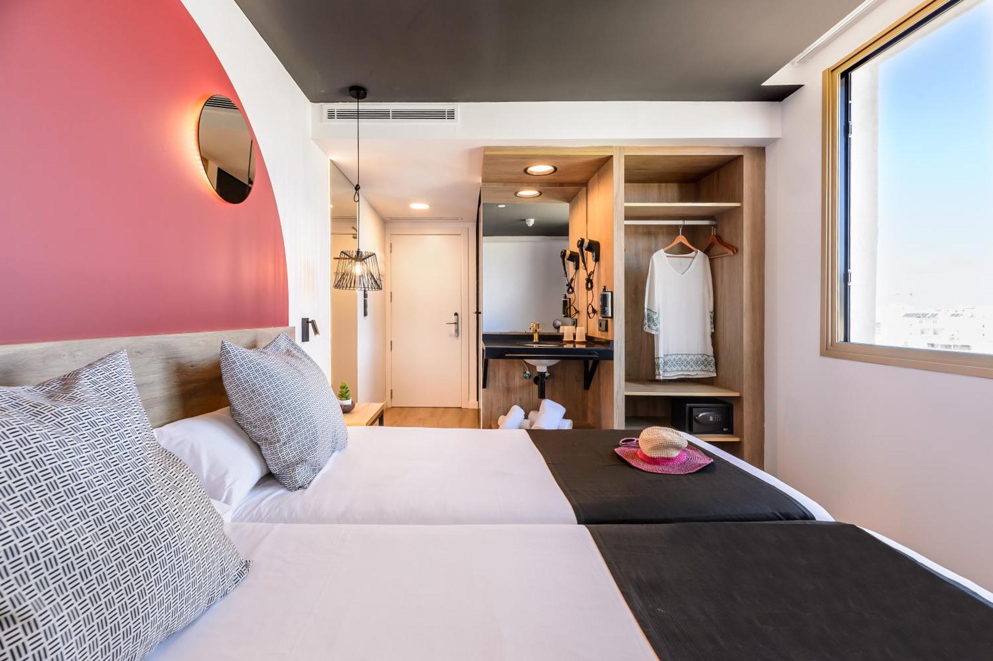 Hotel Vibra District - Adults Only Сан-Антонио-Абад Экстерьер фото